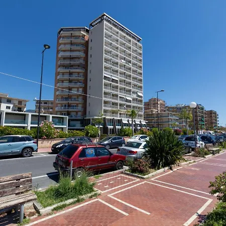 Congenial In With Garden Arma di Taggia